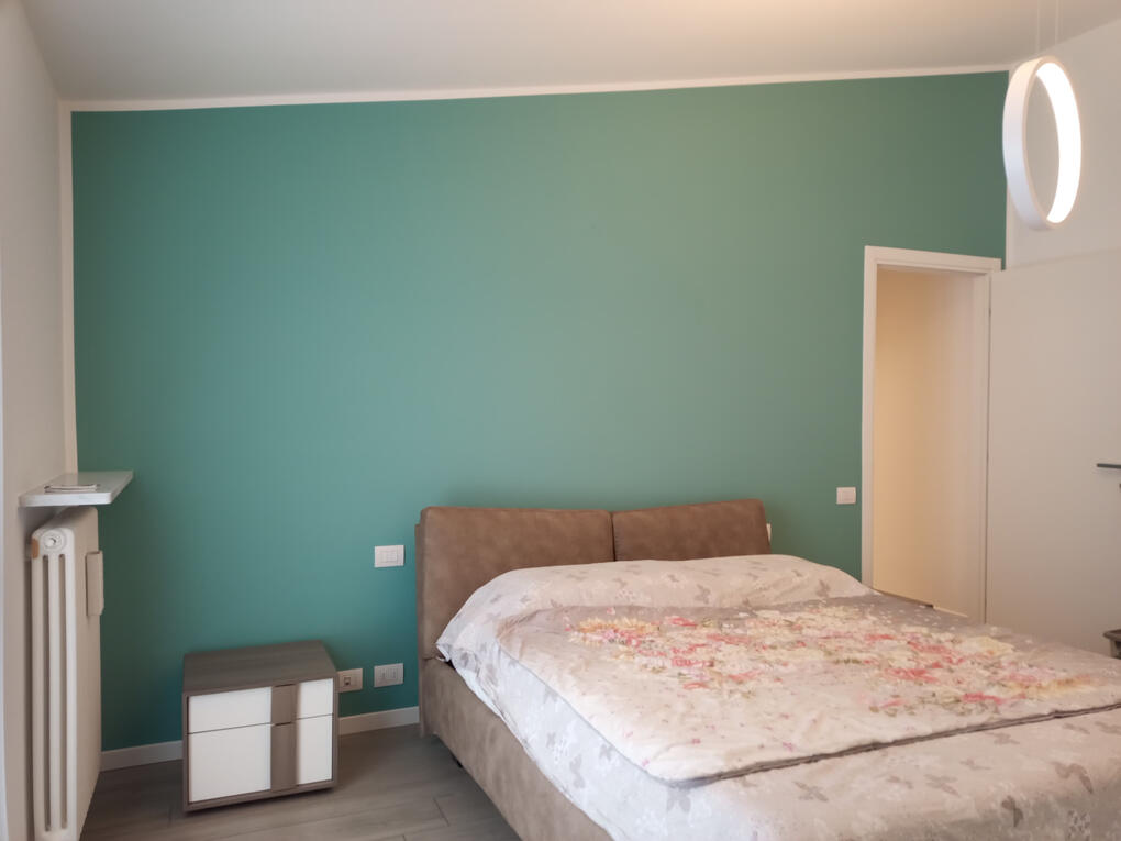 Verniciatura interni Nuova parete testata letto in camera matrimoniale lavabile vellutato verde turchese